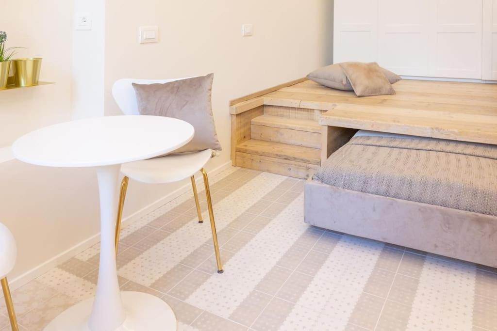 5Fo6 Navigli - Duomo - Boho - Minimal Apartment Milan Bagian luar foto